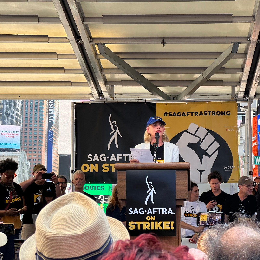 sagaftra's tweet photo. The #solidarity is amazing out here in Times Square! The talent on our stage today is amazing! Let's fight together because together we will win this battle! Watch our #SAGAFTRAstrike rally rocking Times Square  on Insta Live or here 👇👇👇
https://t.co/GkVKImeUBo https://t.co/bZnj9pN6XP