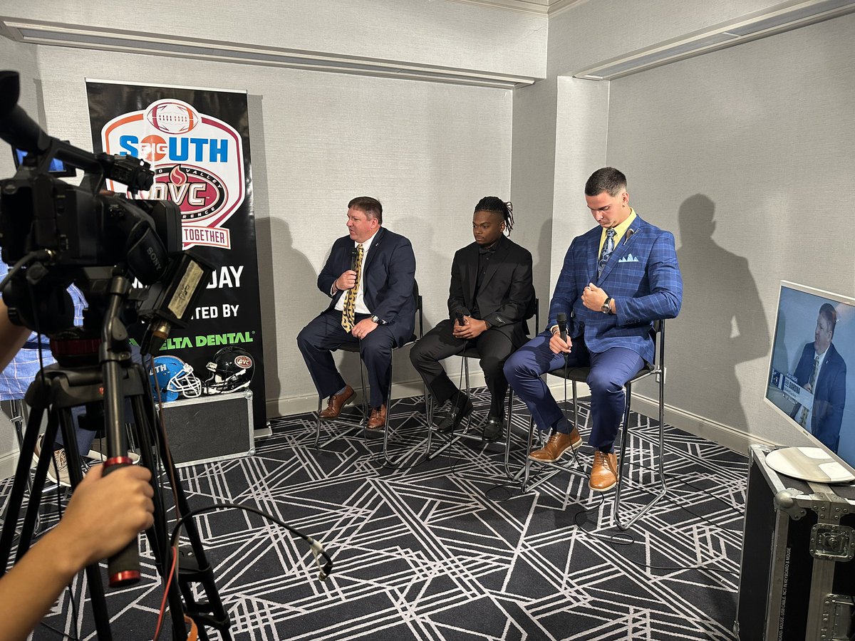 Bucs 🤝 ESPN+

Get over to ESPN+ to see us live NOW!!!

#BucStrong