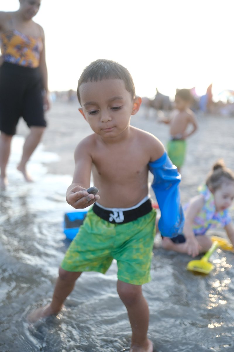 digitalnnyc's tweet photo. Rockaway Beach with the XT4/23MM 1.4 WR &amp; Family 🙏🏾

#myfujifilmlegacy #fujifilm #xt4 #xf23mmf14wr #family #rockawaybeach 
@FujifilmX_US https://t.co/EZZVPa3ZoN