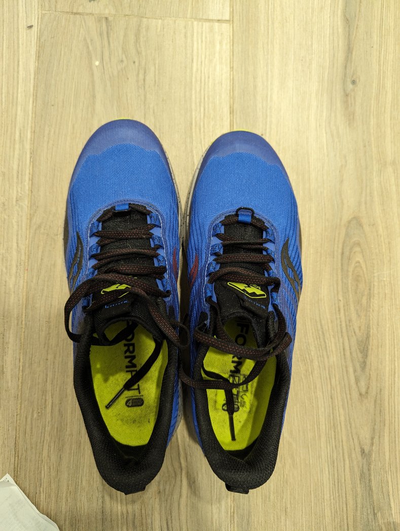 Маю кросівки Saucony розмір 42.5 Побігав всього пару разів, замалі для мене, віддам за донат, якщо комусь треба.
