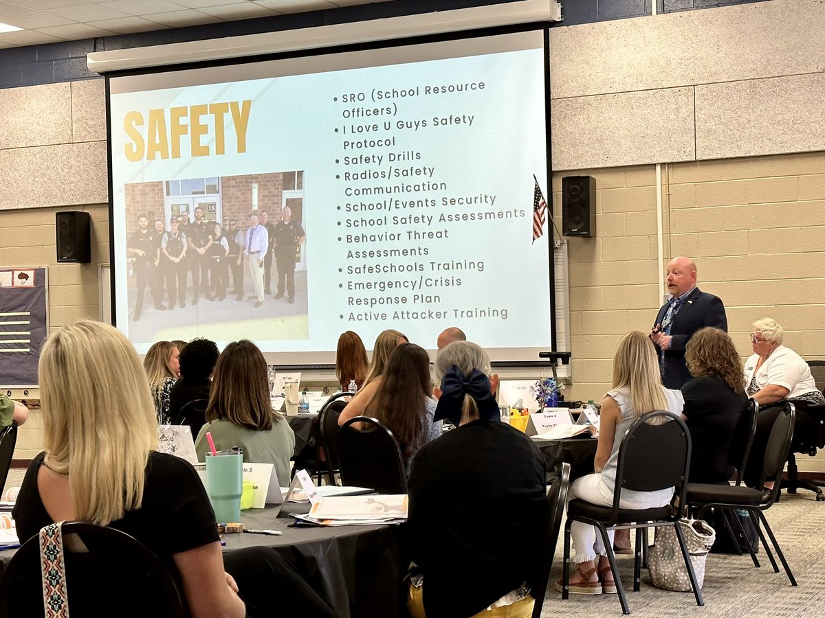 coxe_coxe's tweet photo. “Students learn best and teachers teach best in a SAFE and comfortable environment.” - Kevin Queen, Safety Director, briefing @York1Schools New Employees. #ConnectedAsOne #LearnServeGiveAsOne
#year1withYorkONE https://t.co/w5YWCX6nd7