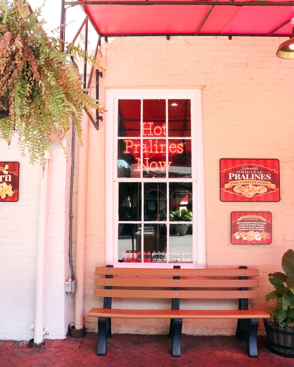 savcandy's tweet photo. Candies and memories made from scratch. ❤️
#savannahcandykitchen #savcandy #homeofthepraline #hotpralinesnow #familyvacations #familymemories #savannahga https://t.co/p3WHGw6Xc0