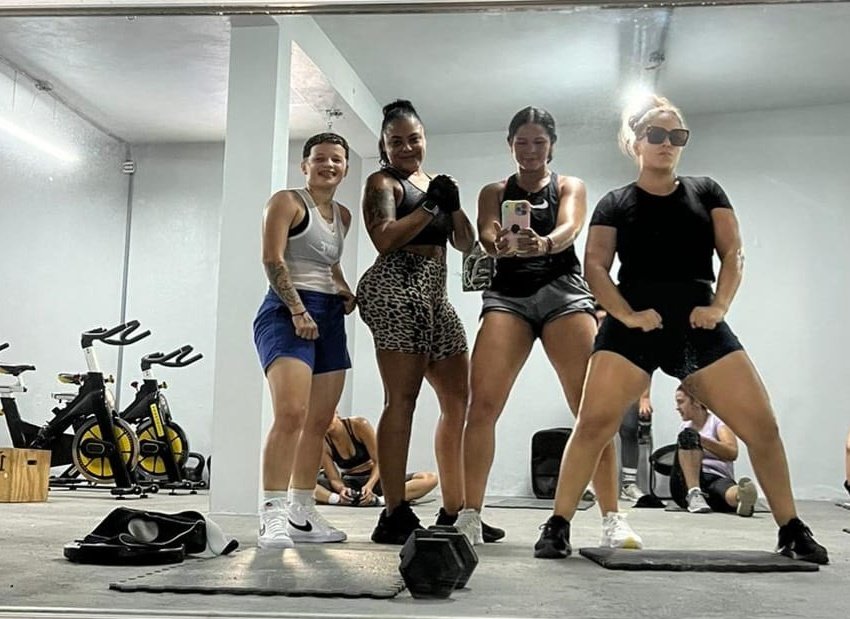 LabusadoraTCPR's tweet image. Clientes, momentons y risas!!... pero le metemos bien duro!!!....