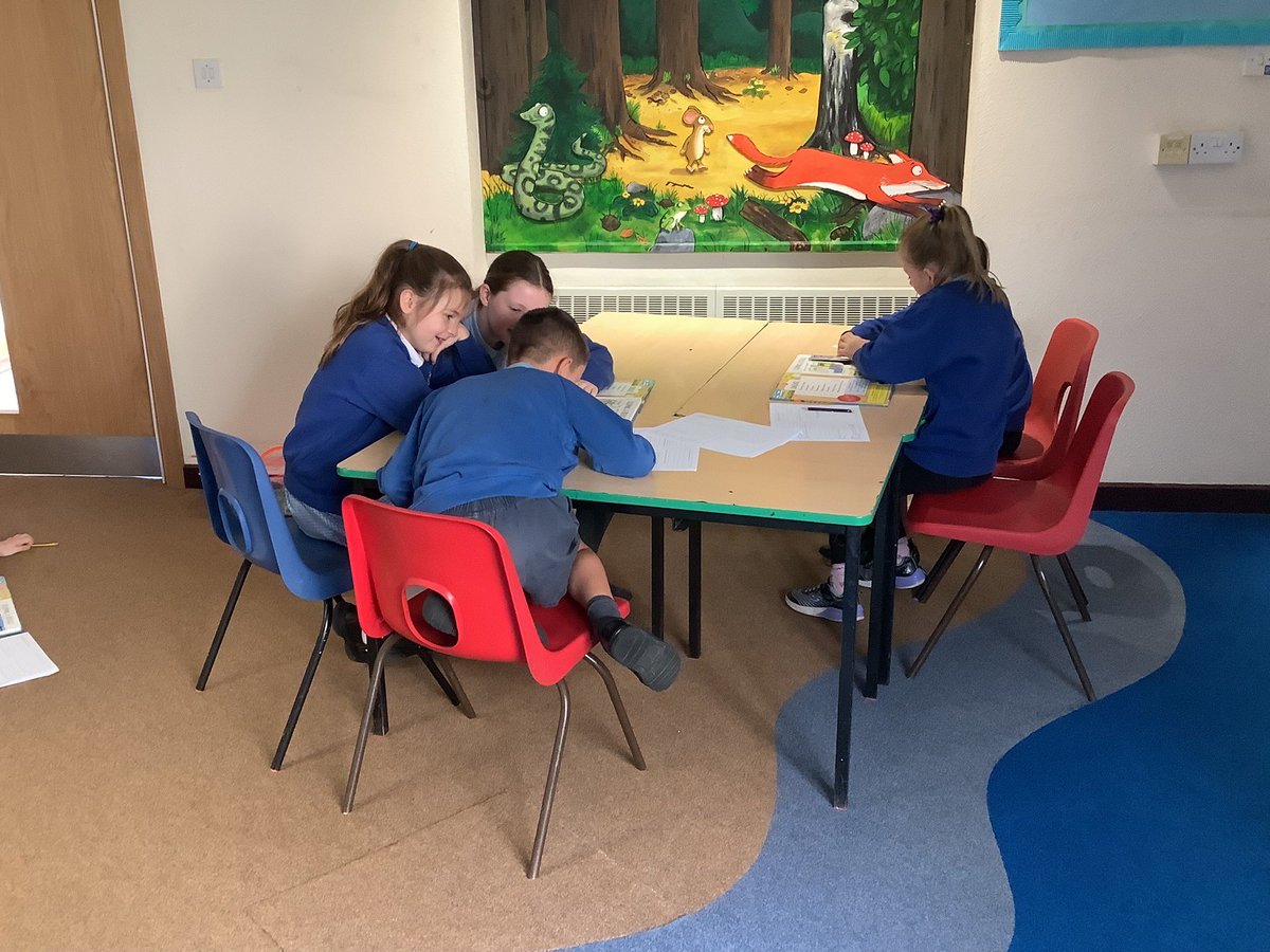 Our Reading Ambassadors loved reading ‘Questions and Answers about Refugees’. Reviews have been written and recommendations made to the rest of the school. <a href="/Usborne/">Usborne Publishing</a> <a href="/kernow_learning/">Kernow Learning Multi Academy Trust</a> <a href="/readingagency/">The Reading Agency</a> #QuestionsandAnswersAboutRefugees