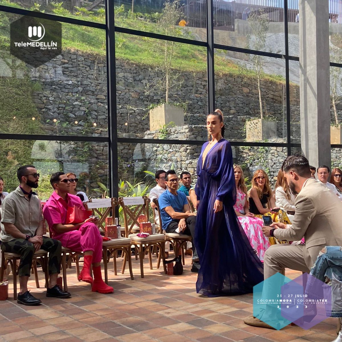Telemedellin's tweet image. #TMEsmoda | Avanza #Colombiamoda2023 + #Colombiatex2023. Vivimos la pasarela a cargo de Andrés Pajón (@AndresPajon). ¡Todo un espectáculo! 💁‍♀️🙅‍♀️