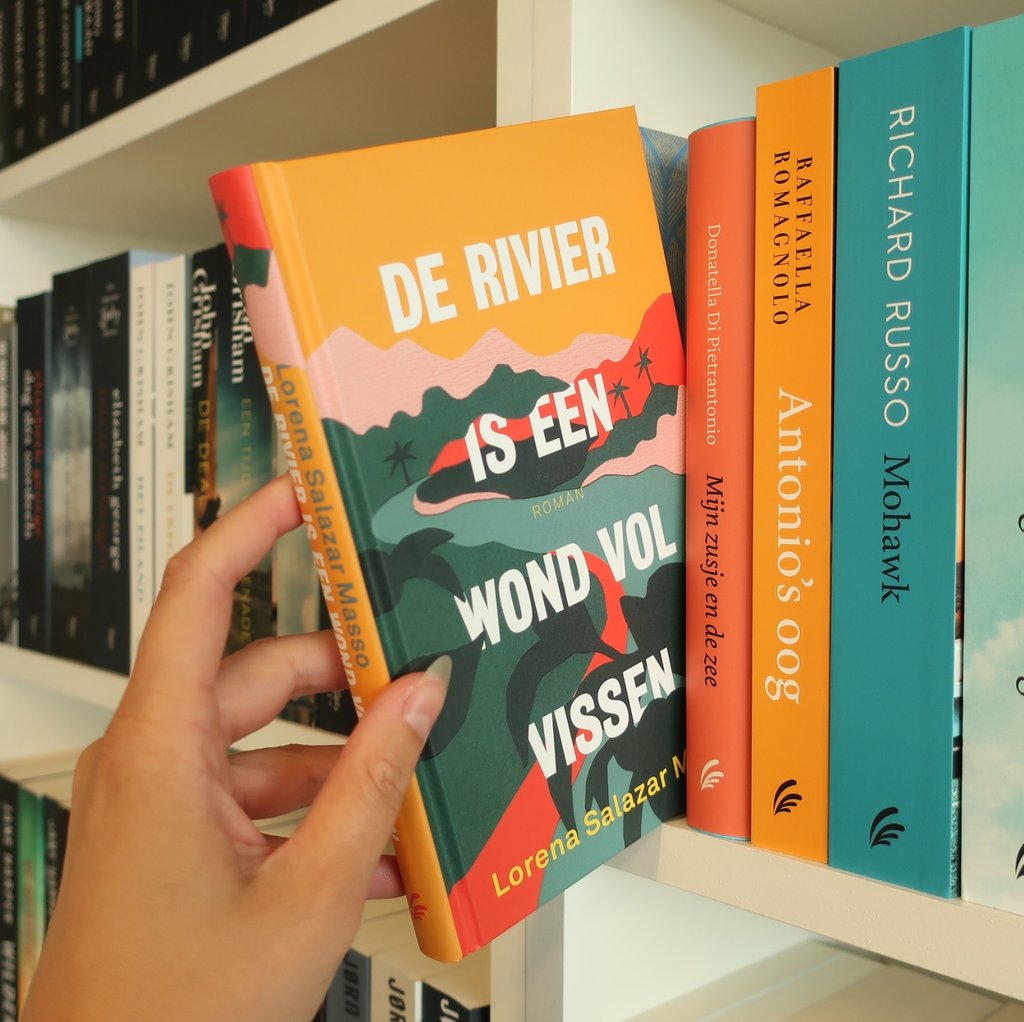 Ben jij benieuwd naar 'De rivier is een wond vol vissen' van Lorena Salazar Masso? 📚 Lees dan hier het interview met de auteur door La Chispa: l8r.it/mryl⁠

<a href="/LaChispaHolanda/">La Chispa</a> #interview #leestip