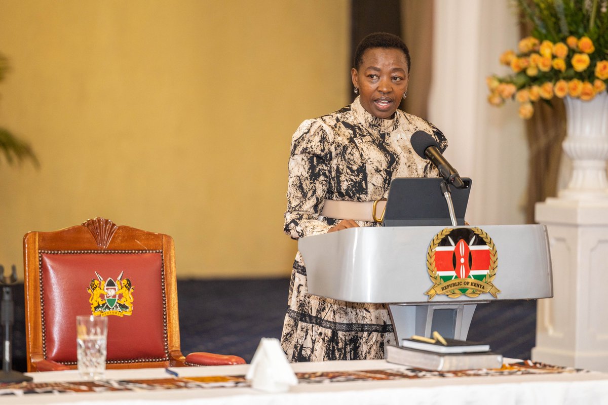 MamaRachelRuto's tweet photo. The music industry is a vital part of our creative economy, and it has immense potential for growth &amp; prosperity.

I met 36 pioneer Kenyan musicians at State House today. We had a productive dialogue on how to strengthen the music sector as a key source of income and employment. https://t.co/khy5lfE0Oq