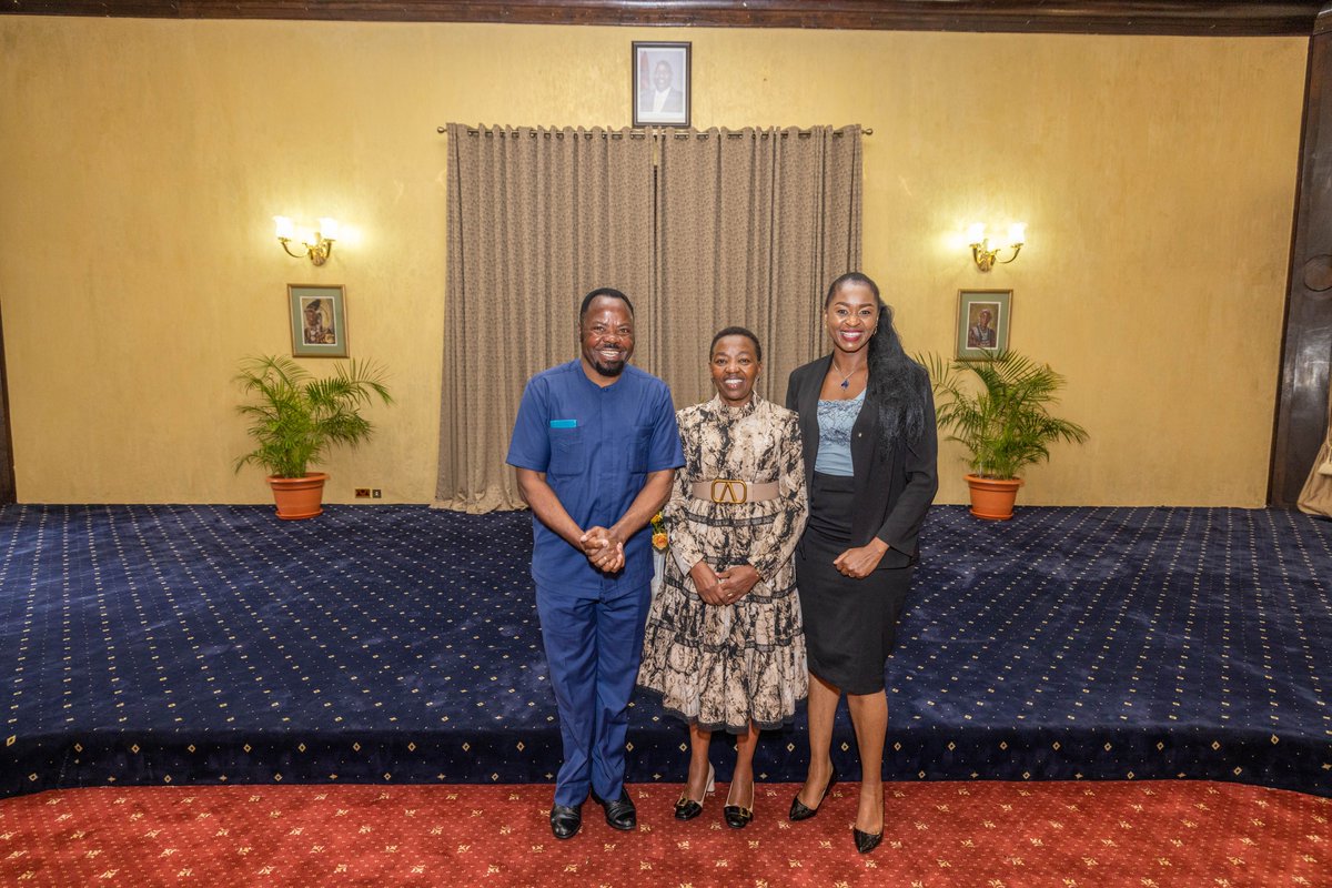 MamaRachelRuto's tweet photo. The music industry is a vital part of our creative economy, and it has immense potential for growth &amp; prosperity.

I met 36 pioneer Kenyan musicians at State House today. We had a productive dialogue on how to strengthen the music sector as a key source of income and employment. https://t.co/khy5lfE0Oq