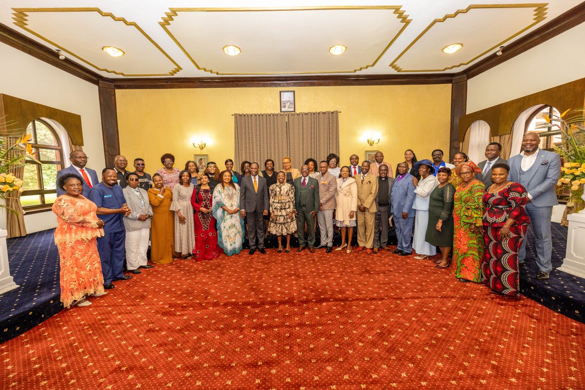 MamaRachelRuto's tweet photo. The music industry is a vital part of our creative economy, and it has immense potential for growth &amp; prosperity.

I met 36 pioneer Kenyan musicians at State House today. We had a productive dialogue on how to strengthen the music sector as a key source of income and employment. https://t.co/khy5lfE0Oq
