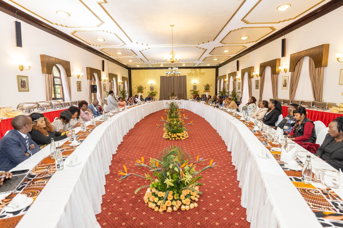 MamaRachelRuto's tweet photo. The music industry is a vital part of our creative economy, and it has immense potential for growth &amp; prosperity.

I met 36 pioneer Kenyan musicians at State House today. We had a productive dialogue on how to strengthen the music sector as a key source of income and employment. https://t.co/khy5lfE0Oq