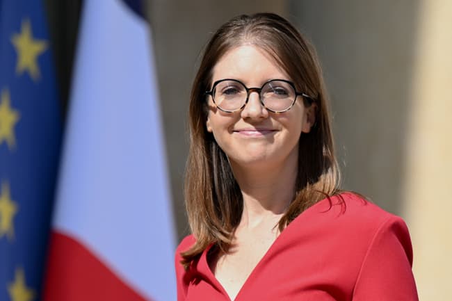 BFMTV's tweet photo. Désormais ministre, Aurore Bergé veut réfléchir à "un congé parental plus court mais mieux indemnisé"
https://t.co/vnw2qHxPsU https://t.co/KfqphQPbzP