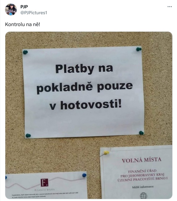 RadomilBabek's tweet photo. Když  živnostník ve své provozovně napíše "POUZE HOTOVOST" hned se do něj  pustí, že je zloděj. Co dělat, když to napíše úřad? Že by tam seděli  zloději? https://t.co/gzAQOm8GU3