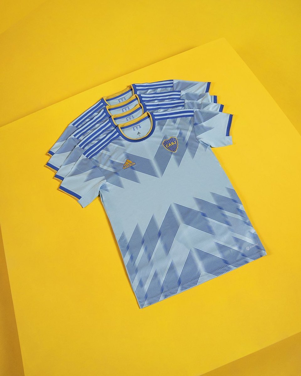 _PointDePenalty's tweet photo. Retour du stock sur la promo du maillot third de Boca Juniors sur Foot Store ! 🇦🇷

Il revient à 42€ avec le code 5MORE au lieu de 90€ ! Il est trop frais ce maillot, ça va partir vite l'équipe ! 

Juste ici 👉 https://t.co/p9upRqYzIh https://t.co/wW39MtGIUE