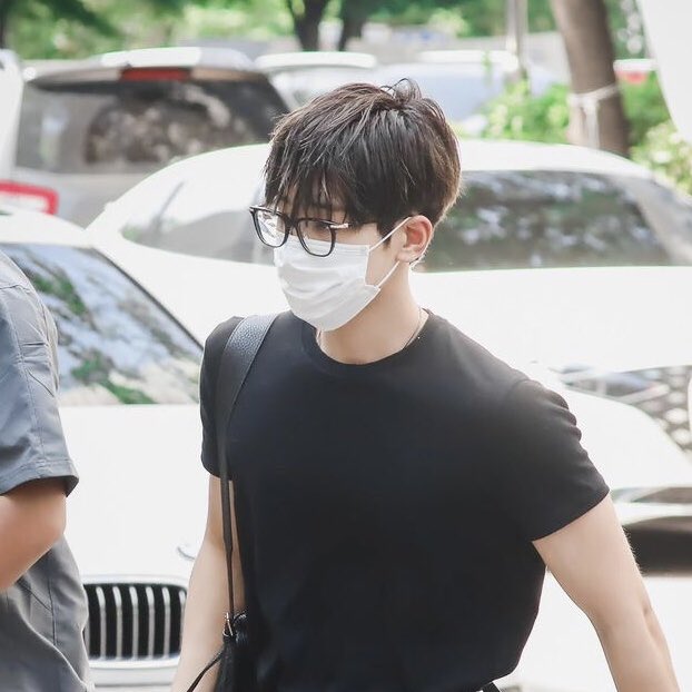 oddsofus's tweet photo. follow my lead,
a soonwoo au.

riley’s plan was to vlog and just enjoy his weekend, alone. kaso bigla naman siyang natapunan ng kape. at nakuhanan pa ng video. pero ang mas malala, the guy who spilled the coffee turns out to be jiro, the famous "cocky" basketball player. https://t.co/fbxjBl6Z72