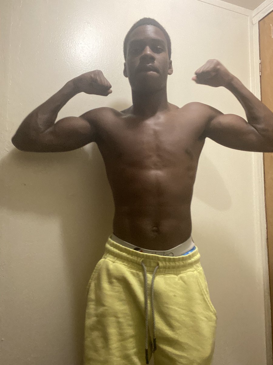 CTwontstop's tweet photo. Mass to Muscle strength 2 month difference , same weight lean and stronger.
140-145lbs (fluctuating weight)
All Calisthenics (body weight workouts)✍🏾
@CoachFerguson9  let’s put that weight on again and repeat !!💪🏾⚔️@WebberTFXC 
Low cut- Then
Higher cut- Now
Proud of myself 💯❤️‍🔥 https://t.co/l67Lh8Hx1w