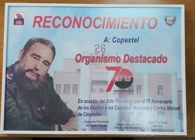 CCopextel's tweet photo. #CopextelComparte👉 Recibe el colectivo de trabajadores de la Filial #CopextelHolguín, por segundo año consecutivo, reconocimiento como organismo destacado por las autoridades del Partido y el gobierno en la provincia.
Felicitaciones
#70Moncada https://t.co/sqHTn6hQbi