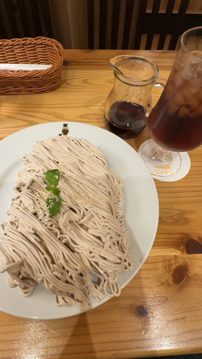 Xlulg's tweet photo. 今日は滝野くんが食べてたモンブラントースト食べにナゴヤドームのイオンまで行ってきた！！🌰めちゃくちゃ美味しかったけどアイスティーないとダメだった！😆！！！ https://t.co/c843SnqFOY
