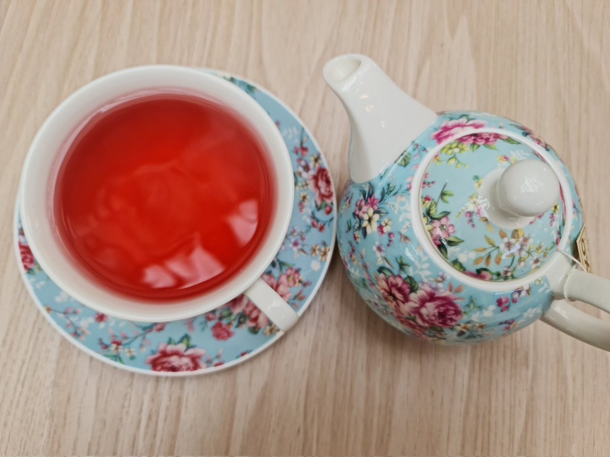 drzaherah's tweet photo. Hot Hibiscus Tea https://t.co/tur0Ng7Dnw