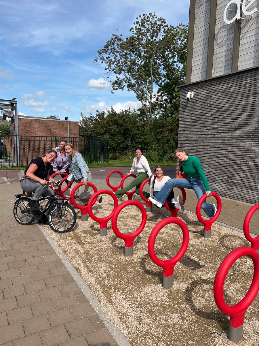 EscapeRoomTA's tweet photo. Deze keer een leuke groep jonge dames die de RAT - escapetocht liepen. 
.
Ook wat voor jou, jouw gezin, vriendenteam, jouw team, jouw bedrijf of afdeling? Kijk eens wat je bij ons allemaal kunt doen op https://t.co/ZerfnzbPzK. 
.
Contact: 06 41908820 of info@escaperoomteraar.nl https://t.co/vHprWSFv43