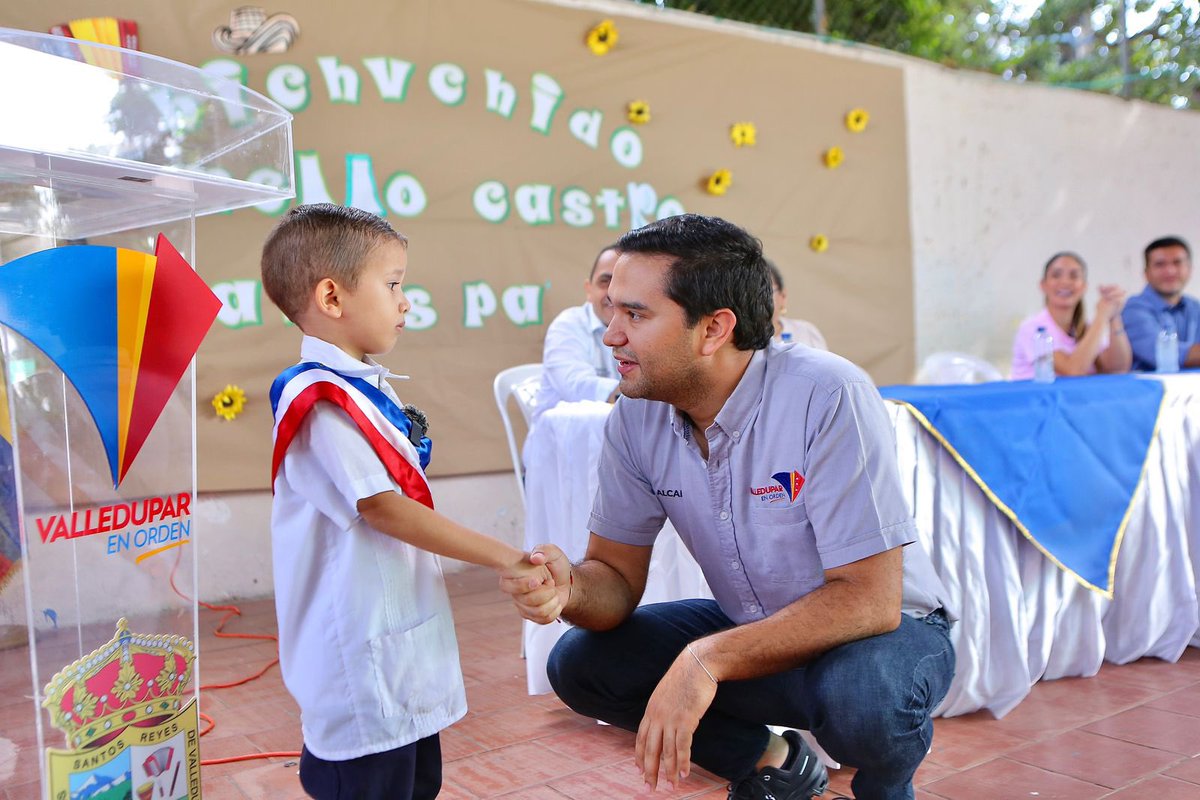MelloCastroG's tweet photo. Con #ParquesDePrimera, que complementan la formación educativa y fortalecen el tejido social, en #Valledupar #VamosPaLante. Son 15 escuelas beneficiadas con esta entrega. Iniciamos la 3ra fase de este proyecto con el cual construiremos 7 parques para un total de 22. https://t.co/Vm3eAp089Z
