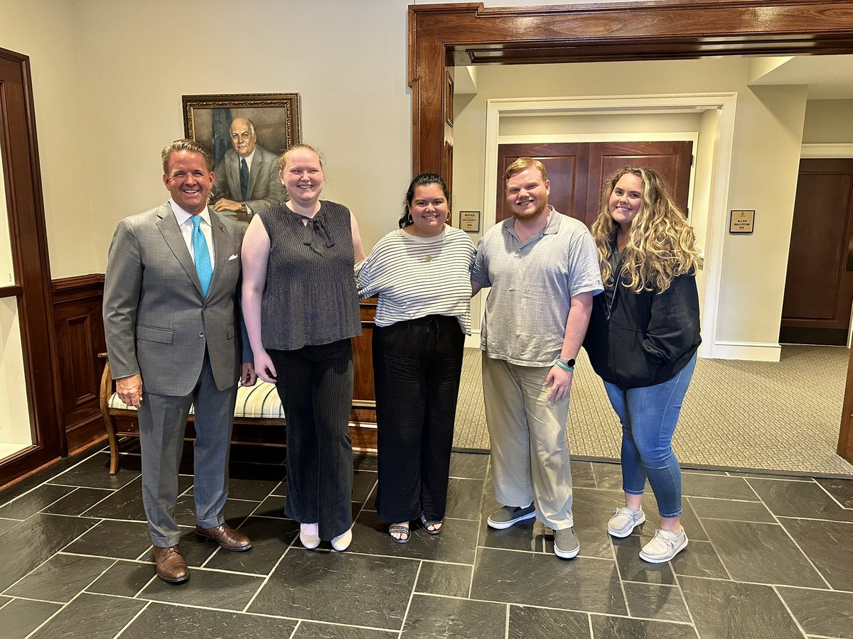 michaeltbenson's tweet photo. On this #TealTueaday we celebrate our rock star student workers in the Singleton Bldg &amp; thank them for their dedication during these weeks of summer. 

And thanks to our @CCUNewsDesk staff for the photo shoot amongst all the gorgeous colors @CCUChanticleers 

Campus looks awesome https://t.co/WeCP0n0M3q