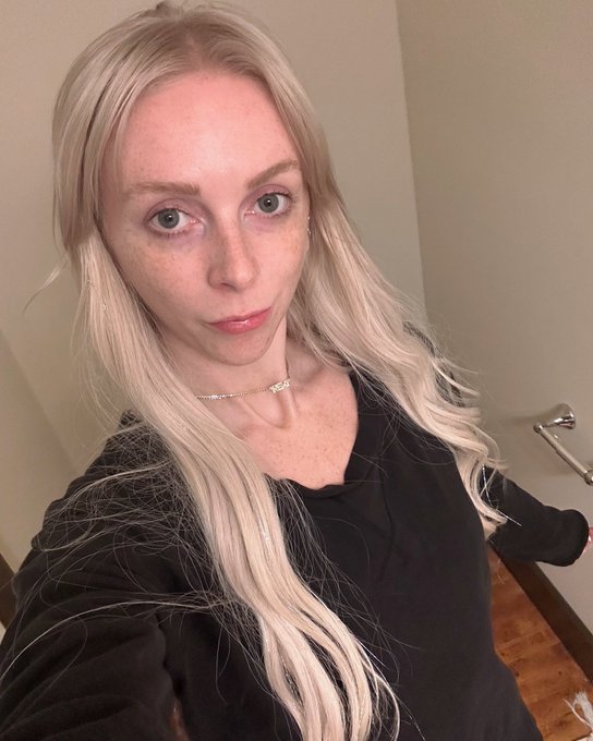 No makeup ❤️ https://t.co/eZhZcQaKoH