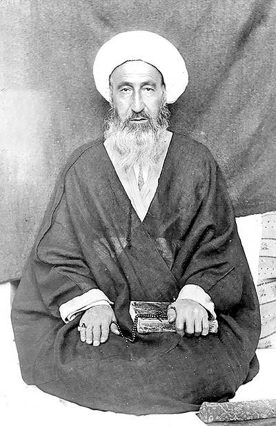 iwebnevis's tweet photo. ⭕️راز شکست خوردن‌های پیاپی ضد انقلاب در فتنه های ضد ایران اسلامی🇮🇷
میرزای نایینی، زمانی که روس ها از ناحیه خراسان، ایران را اشغال کردند، توسلاتی به امام عصر(عج) انجام داد که سرانجامِ دوستان شما چگونه خواهد شد؟
ایشان، شب امام زمان(عج) را در خواب زیارت کرد که حضرت کنار دیواری https://t.co/dWfIoC8sSK