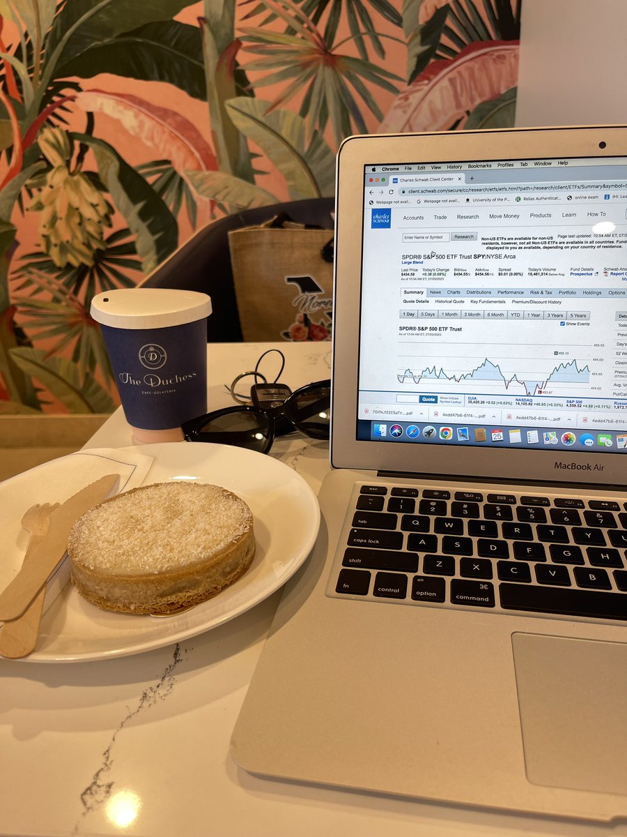 _njoydiz's tweet photo. Getting dressed up to hangout alone in an overpriced café and study and shop for stocks while my apartment is being professionally cleaned is peak first world, blissful, single woman I will ever be and it's amazing. #lifeisgood https://t.co/lhHW0Ft5Mm