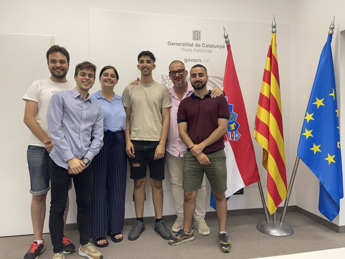 Molts arguments per reconciliar-me amb aquesta generació! Tot i la “frustració” compartida, no es conformen, volen aprendre del passat i no es quedaran quiets esperant que els de sempre dibuixin el seu futur. Moltes gràcies <a href="/aladdin_azr/">Alaaddine Azzouzi</a> <a href="/AriadnaRmans/">ariadna romans i torrent</a> <a href="/Tareksr_/">Tarek Saliba Rodríguez</a> i Pol Salvadó per