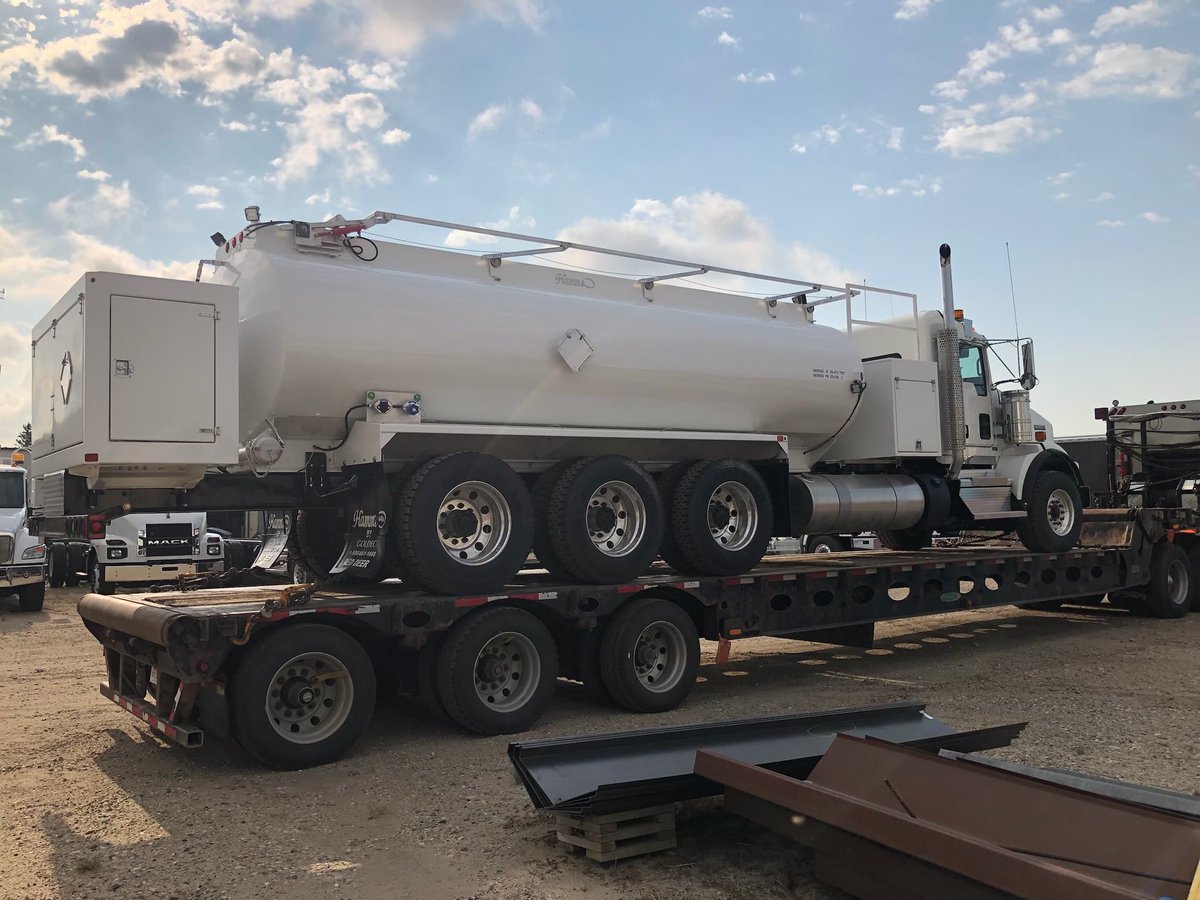 Goldec_Hamms's tweet photo. Another fine unit going out to a fantastic customer. Thank you for the ongoing support.!!
#kenworth #tanktruck #AlbertaOil #AlbertaEnergy #YFQ #Trucking ⁦@irish_pikey⁩ ⁦@GWKenworth⁩ https://t.co/Zf03ml8cyx