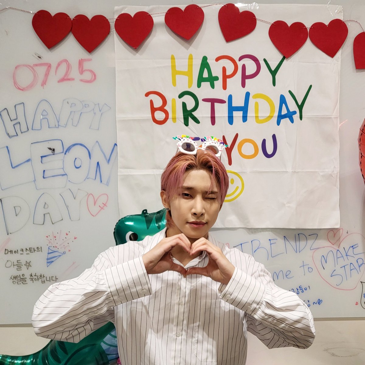 TRENDZ_OFFCL's tweet photo. [📷]

#오늘의트지
23.07.25 💙 FANSIGN EVENT 

#TRENDZ #트렌드지 
#HAPPY_LEON_DAY https://t.co/igqR827col