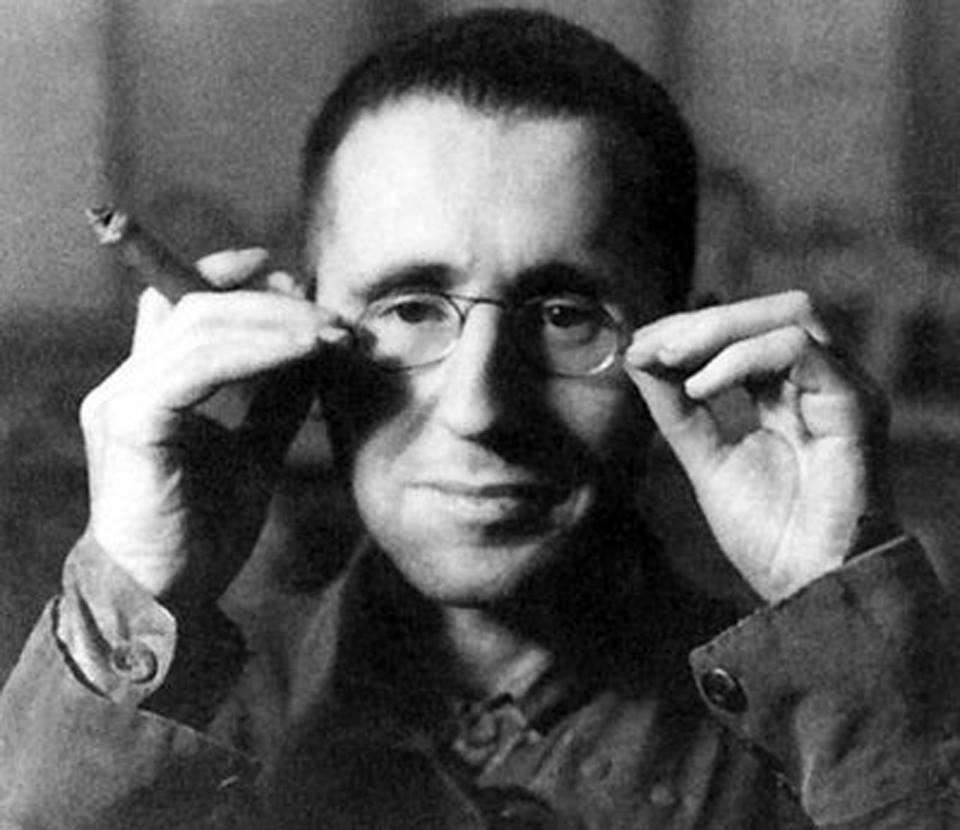 “Cos'è rapinare una banca a paragone del fondare una banca?”
#BertoltBrecht
#Augusta, #10febbraio 1898
#BerlinoEst, #14agosto 1956