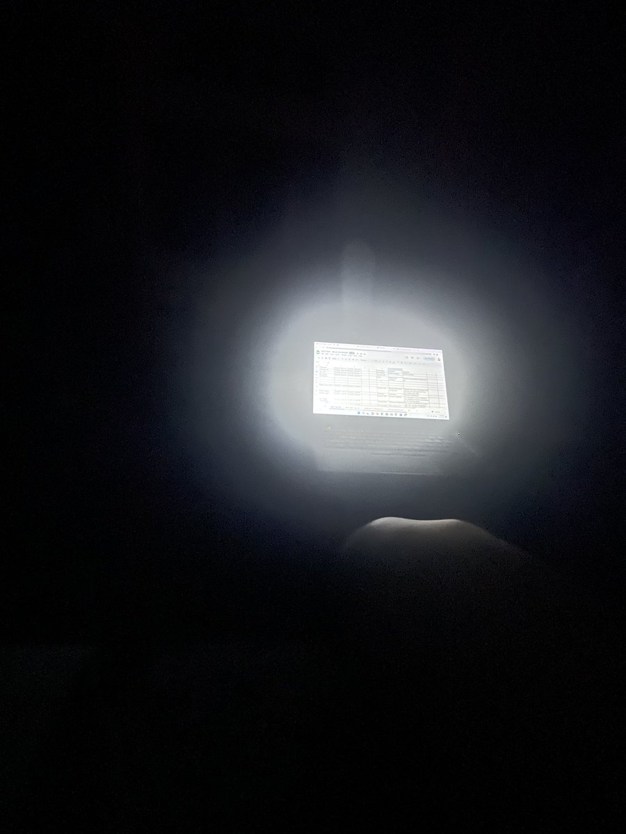 majabels's tweet photo. minsan na nga lang sipagin gumawa ng DAR, nagbrownout pa 🤬😤 https://t.co/sU8bruu5SD