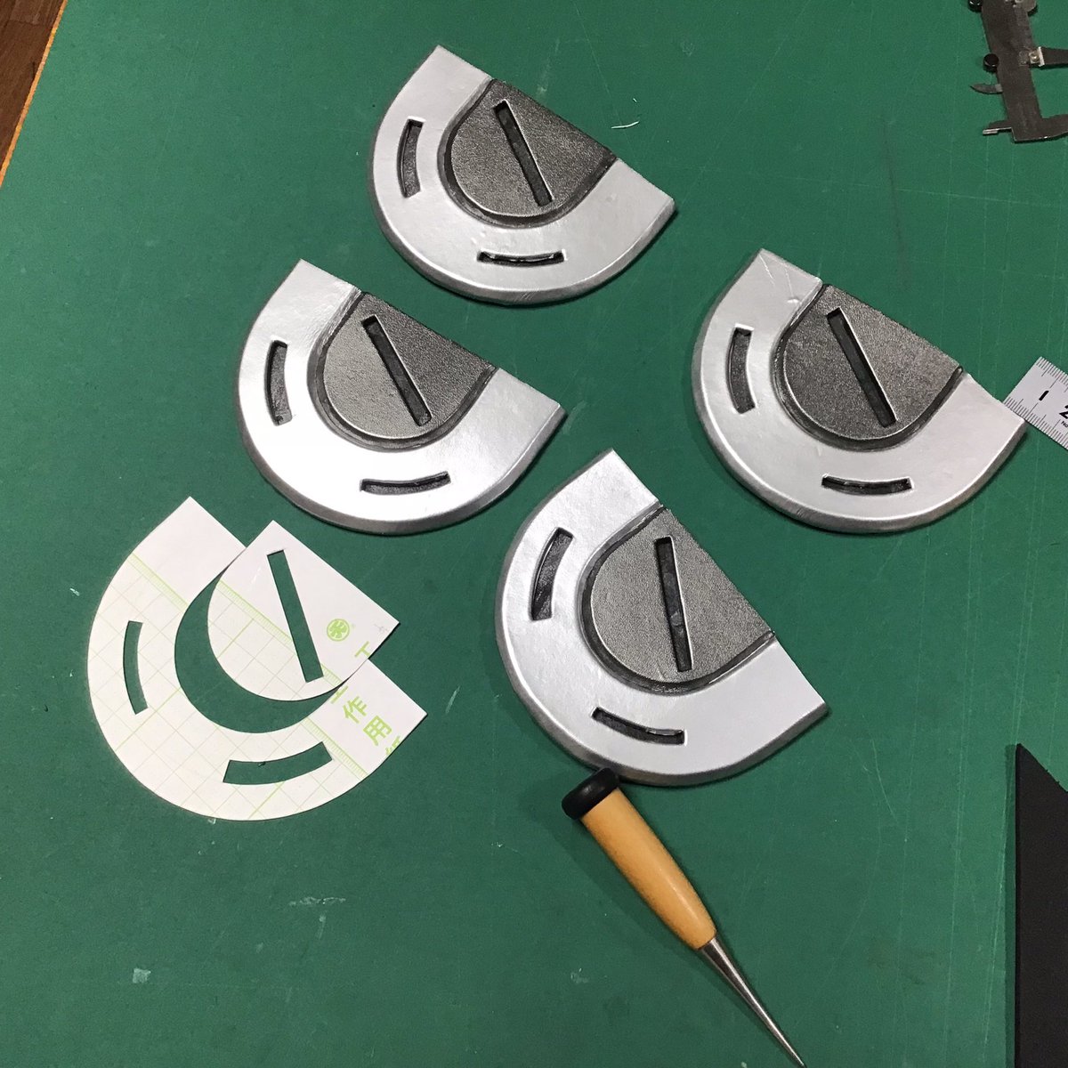 ferio2's tweet photo. 【パニッシャー製作】レーザー発射形態時の短辺側からチラ見えするパーツを製作しました。
こいつを固定すれば短辺側を完全固定できますね。 https://t.co/PvSSkZZChi