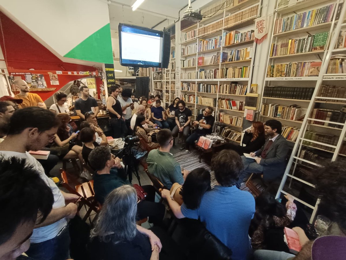 AutonomiaLiter2's tweet photo. 📺Já está disponível em nosso canal do Youtube o lançamento debate do livro "A estrela vermelha brilha sobre a China", de Edgar Snow, com o marxista indiano @vijayprashad, Gabriela Barizon @hugoalbuquerque na @LivrariaSimples.

Para assistir, acesse https://t.co/Fn7LZHOt7h https://t.co/MlrObxhN84