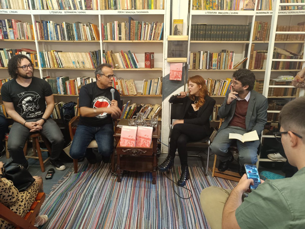 AutonomiaLiter2's tweet photo. 📺Já está disponível em nosso canal do Youtube o lançamento debate do livro "A estrela vermelha brilha sobre a China", de Edgar Snow, com o marxista indiano @vijayprashad, Gabriela Barizon @hugoalbuquerque na @LivrariaSimples.

Para assistir, acesse https://t.co/Fn7LZHOt7h https://t.co/MlrObxhN84