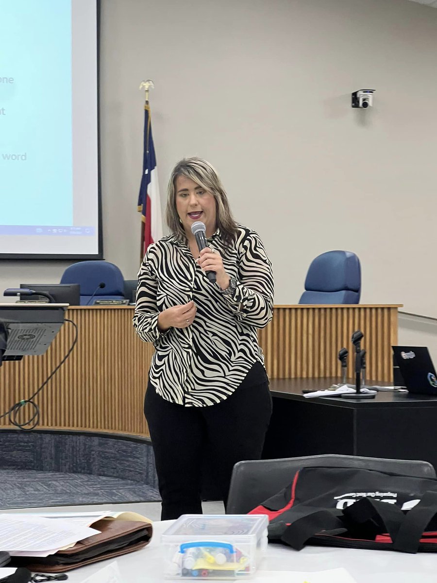 Beaumont ISD Technology Director, Ms. Toni Mcpherson and staff presented to new teachers at the BISD new teacher orientation. She gave new teachers an overview of the district’s technology programs and devices.