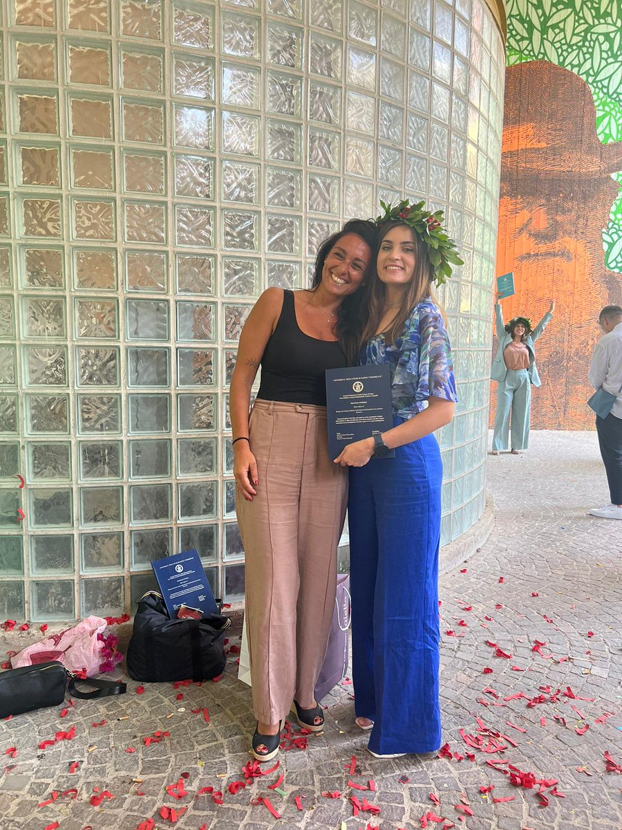 DanielaAscione_'s tweet photo. Yesterday I discussed my master’s thesis on the study of folic acid pathway in #copepods Calanus finmarchicus. I'm so happy to have reached this goal, and infinitely grateful to my mentor @VRoncalli who followed me during the thesis.🎓🧬🎉
#marinebiology #SznDohrn #unina https://t.co/S3p8wwmy7X