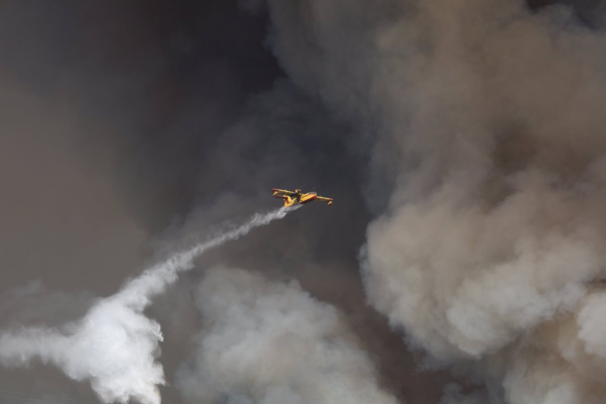 JanezLenarcic's tweet photo. A plane has crashed on the 🇬🇷 Evia island while combating a wildfire. Both crew members have lost their lives. 

This is the worst reminder of how first responders put their lives in danger to save others and our environment.

My thoughts are with their families and colleagues. https://t.co/dZbp76a97o