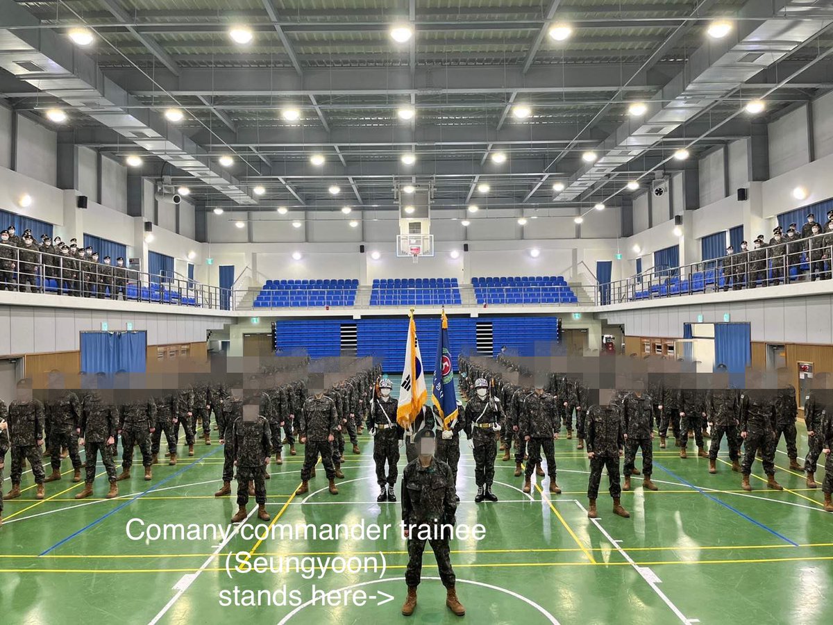 bloomingyears's tweet photo. 5th divison training completion ceremony

It helds outside during spring/fall but it helds inside like below pic during summer/winter or when it rains. 

Only who has been invited can enter the ceremony. And it ends at 11am

#강승윤 #KANGSEUNGYOON #승윤 #Seungyoon #위너 #WINNER https://t.co/lSR5huqJ8w