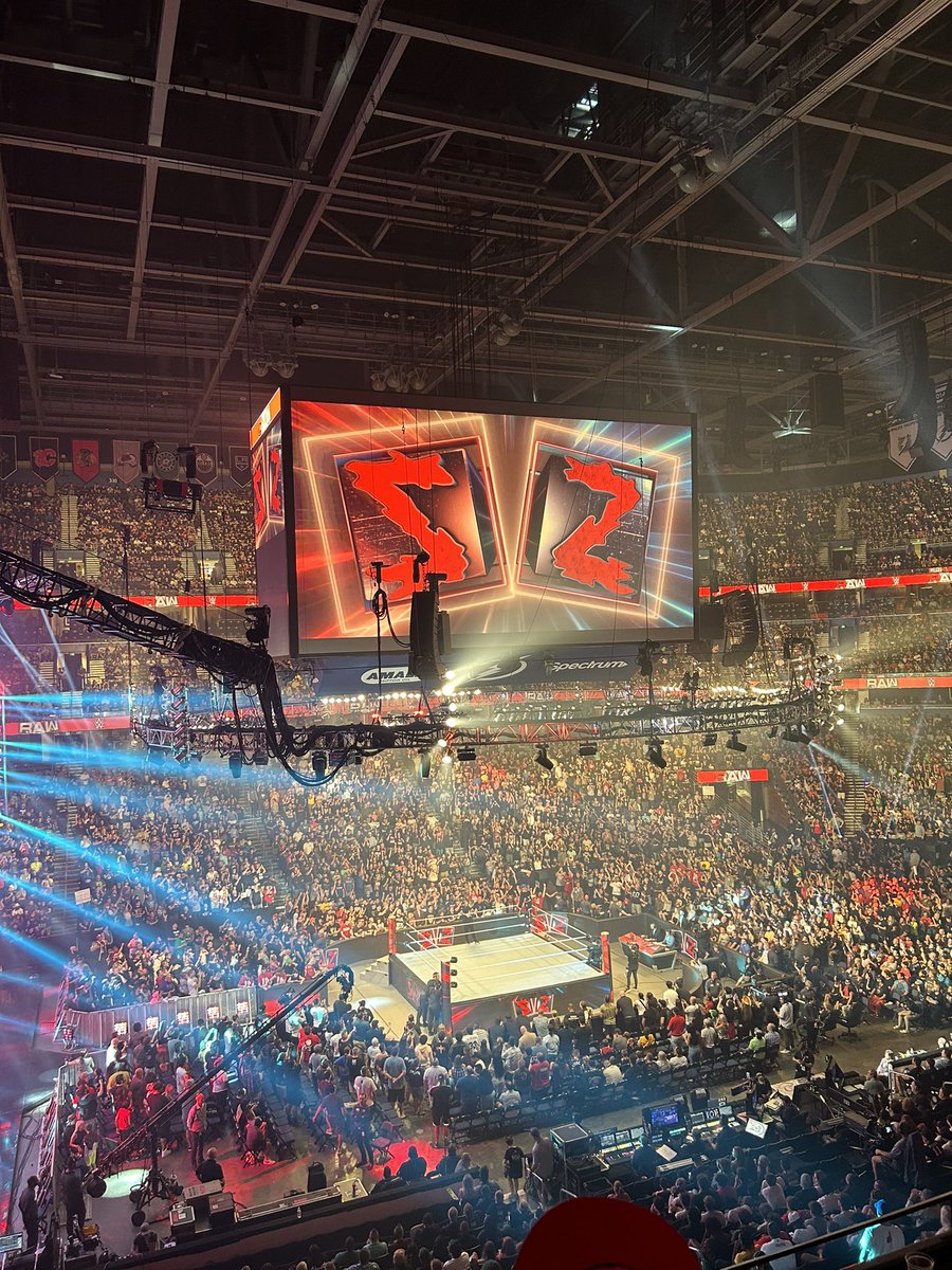 blueberryjew's tweet photo. Last night was LIT @WWE @GriffinLewis31 @SamiZayn https://t.co/Afy1rDDPdB