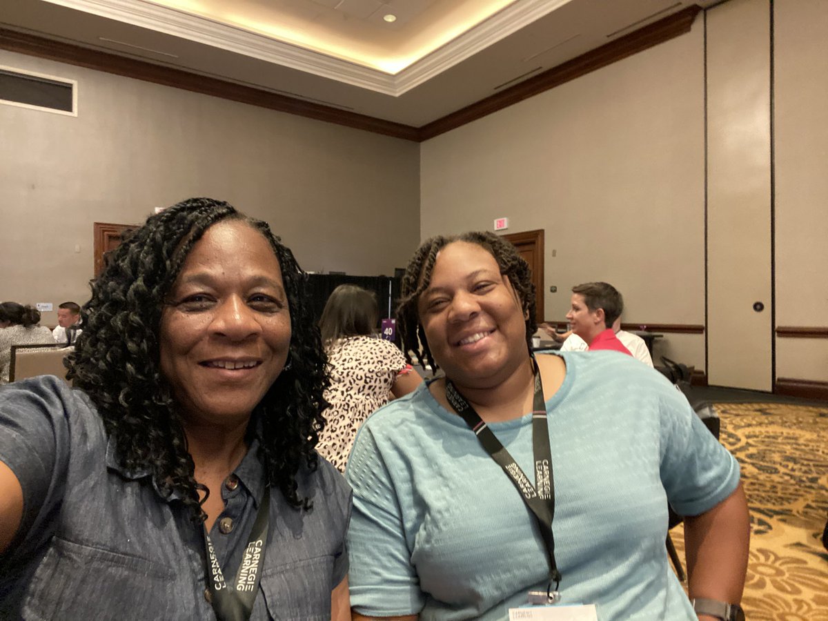 ljnickleson's tweet image. Getting Reading to #LongLiveLearning with @carnegielearn Day 1 with one of my Favorite Teachers @ANickleson24 🩷💚🩷💚