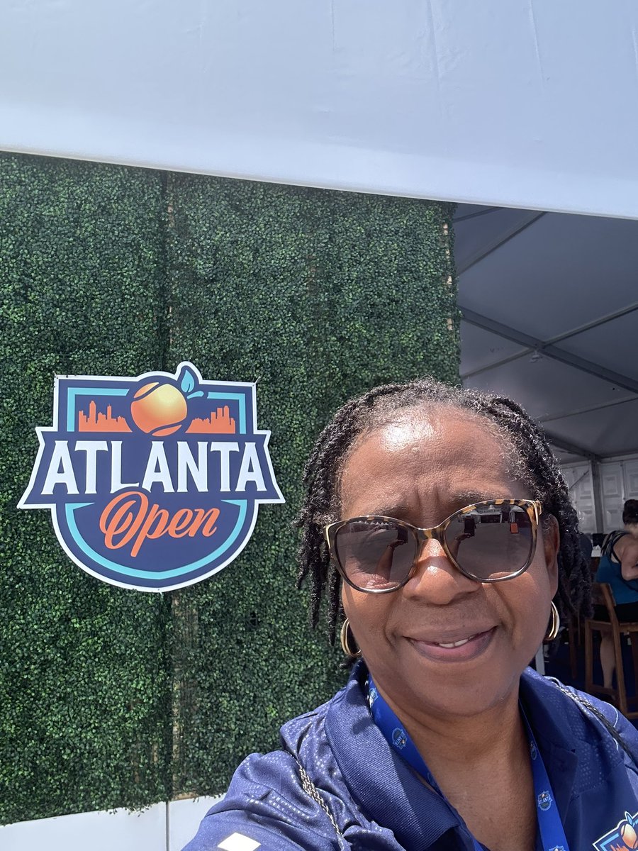 JCleopat's tweet photo. Atlanta Open! High school day! Westlake alum assisting with coaching drills 😊 https://t.co/KEnmOgbuFn