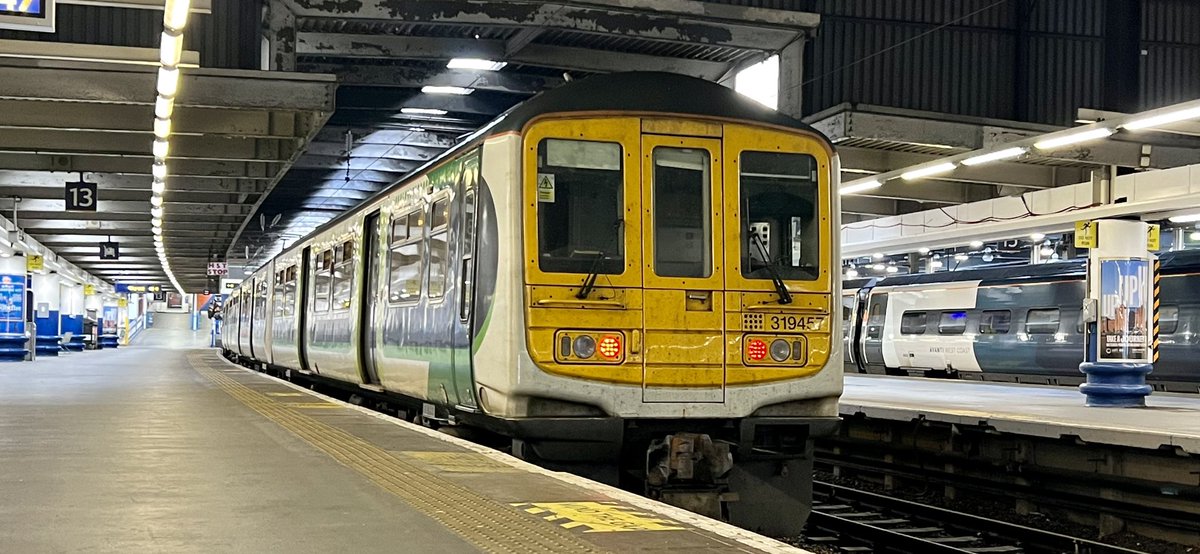 PlatformEdge1's tweet image. First time on a class 319 👀

319457 takes me north from London Euston on a service to Tring #Class319