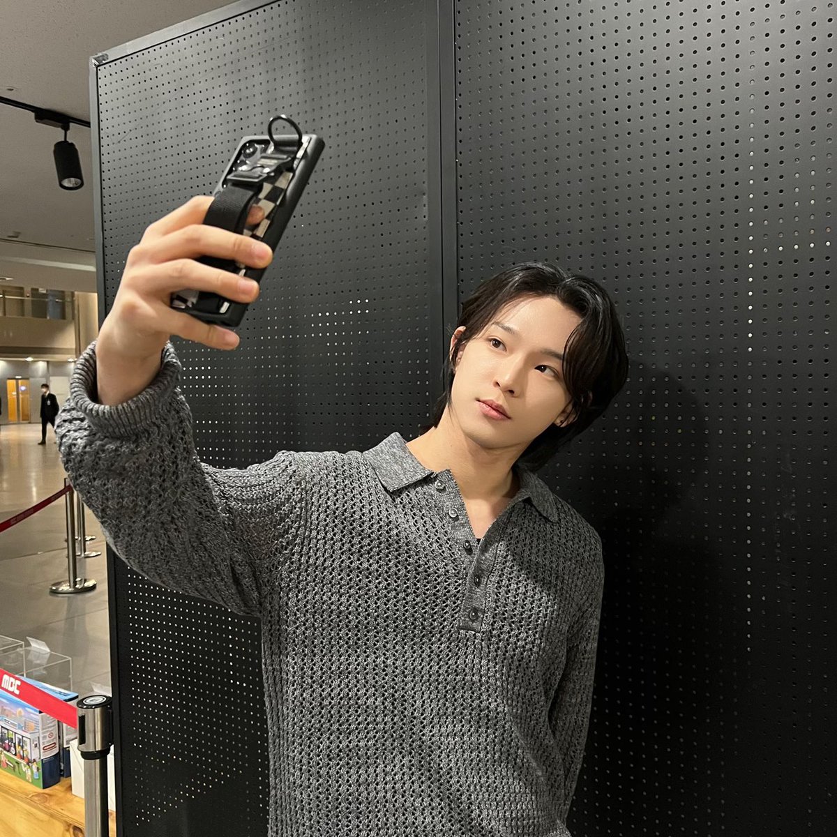 official_ONEUS's tweet photo. [#건희]
우리 형 생일 축하해🎉
오늘도 하루종일
붙어있자🥰 https://t.co/FEIJriB5To