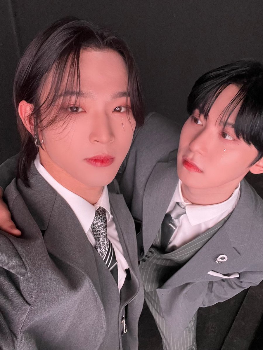 official_ONEUS's tweet photo. [#건희]
우리 형 생일 축하해🎉
오늘도 하루종일
붙어있자🥰 https://t.co/FEIJriB5To