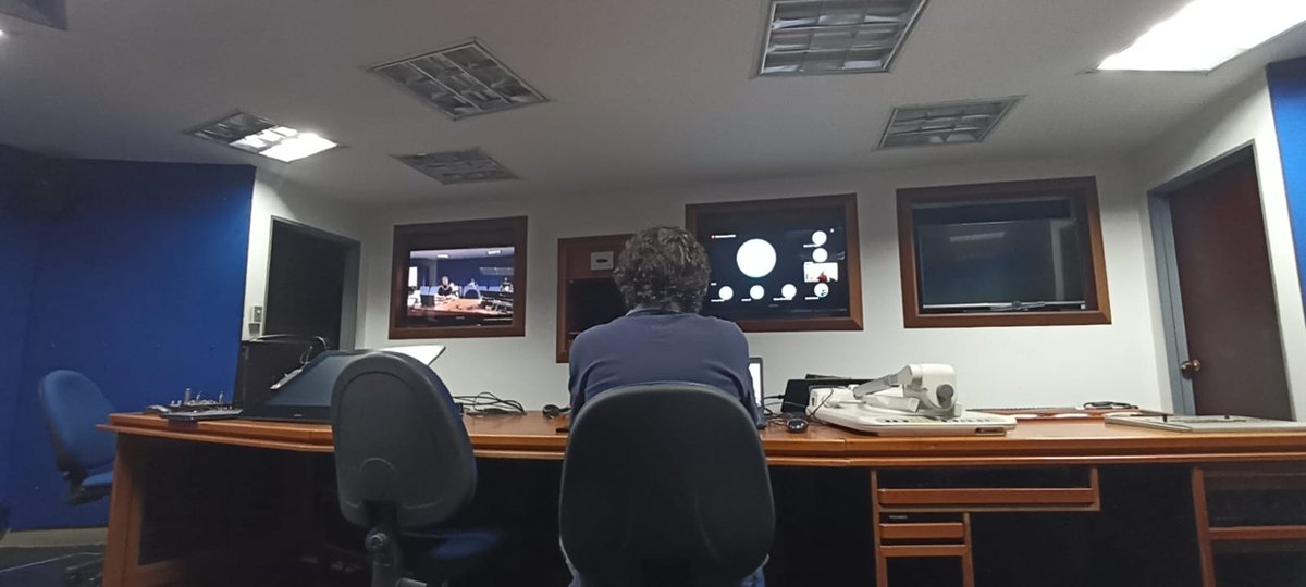 lauren_flor's tweet photo. El día de hoy, los profesores de @AstronomiaUdeA, estamos en el workshop con los colegas de @UCNorte @ESO_Chile, presentando nuestra líneas de investigación y posibles ideas para proyectos con nuestra cámara, con FIDEOS y proyectos con otros instrumentos en Chile @FCENUdeA https://t.co/oIW0jzkAL1