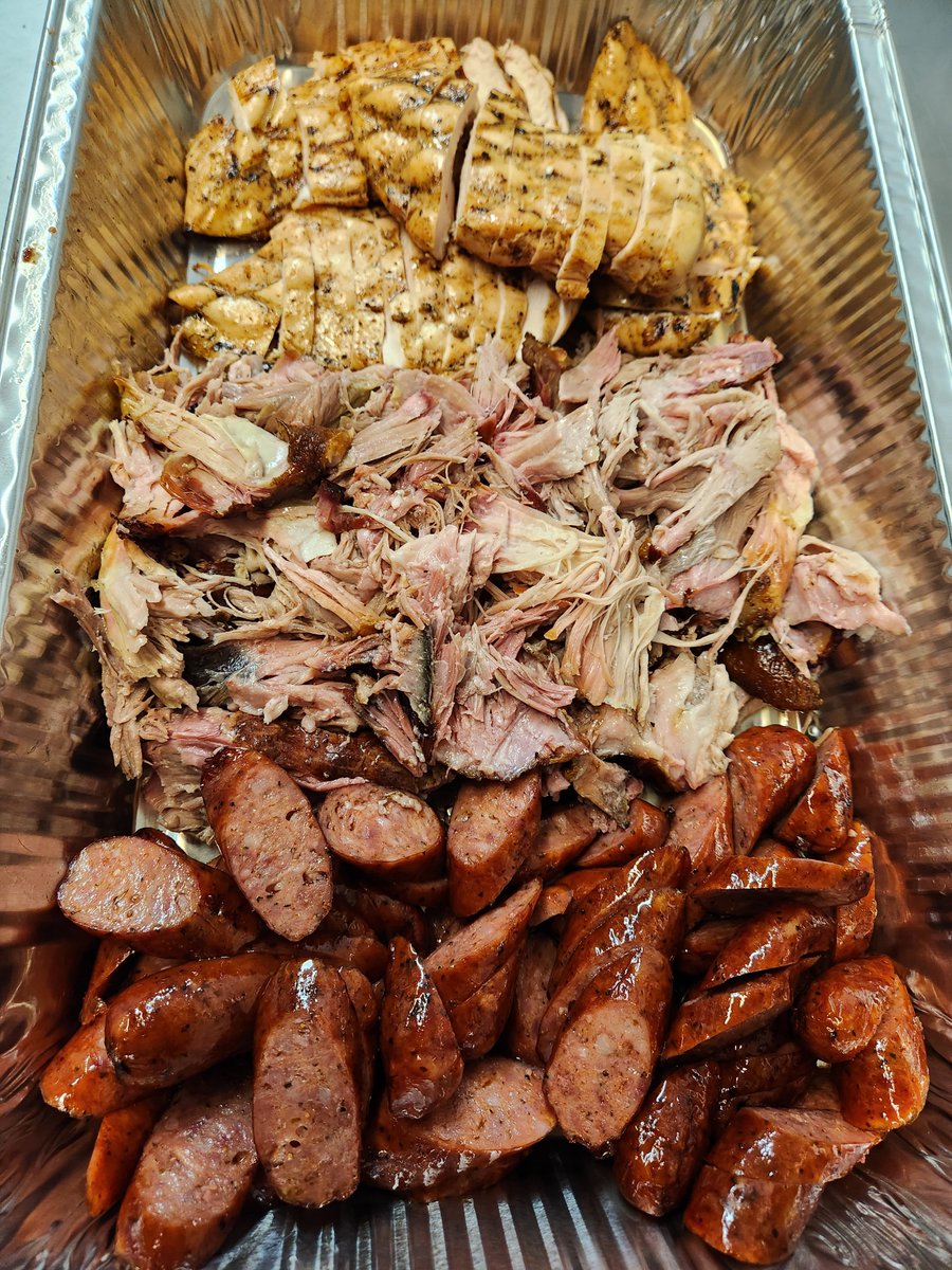 HarrisBarBQue's tweet photo. Chicken, Pulled Pork and Sausage.

#partyplatter https://t.co/GzcHopdrts