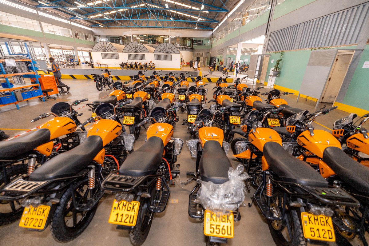 KennyKaburu's tweet photo. #Kenya leading the way in eco-friendly transport!  President William Ruto's visit to Roam Park, Nairobi's massive electric motorcycle assembly plant, highlights the country's commitment to combat climate change &amp; boost the economy. 🏍️💨 #CleanEnergy https://t.co/IeFW3XVwNm