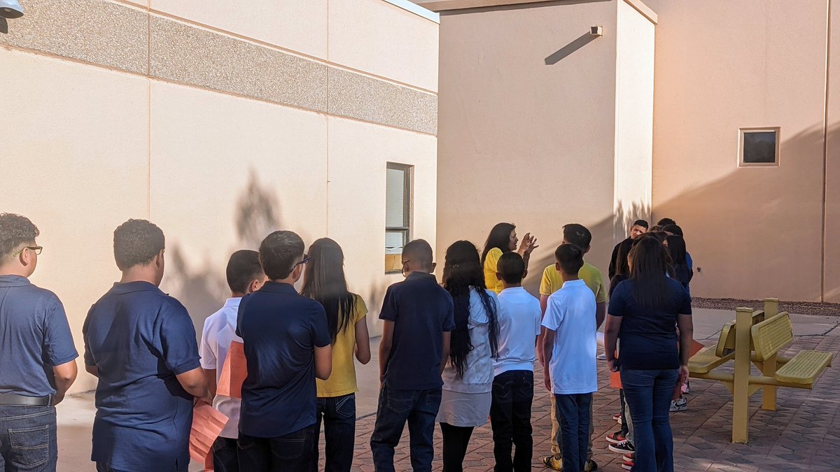 Alvarez_SEISD's tweet image. GEMS faculty and staff eagerly welcome 7th &amp;amp; 8th grade students on the first day of school! Teachers also began PLC work with a mental health check in &amp;amp; by learning classroom student demographics. #GEMSpride #SEISDPeoplePassionPurpose